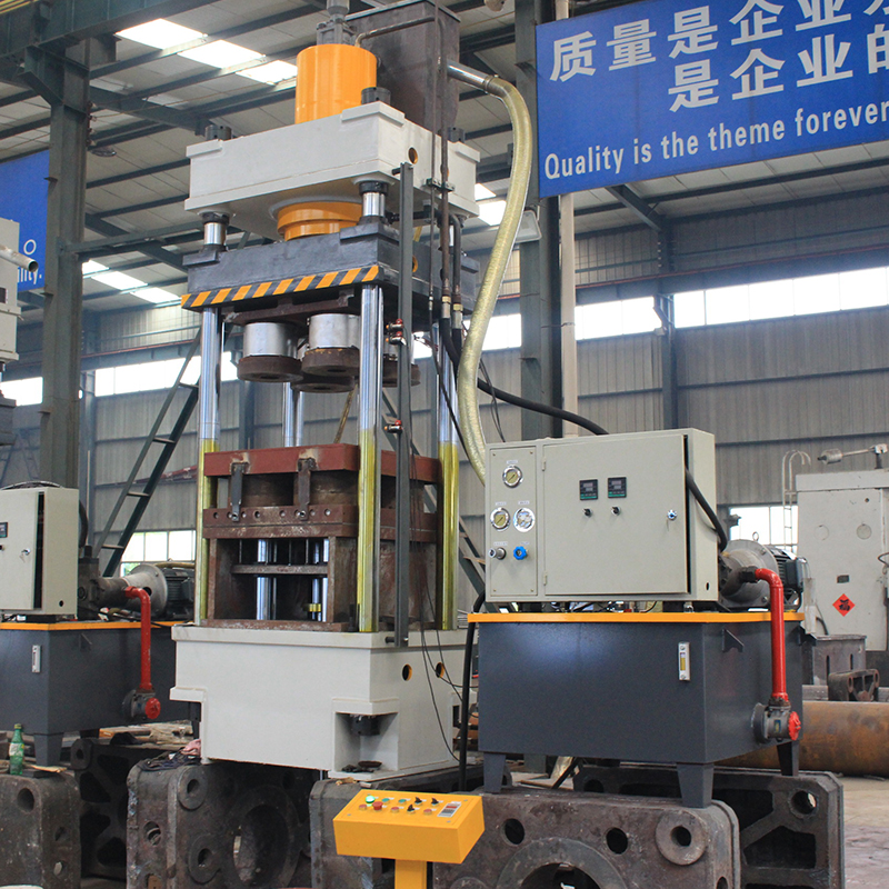 四柱油壓機在使用時如何減小振動幅度？